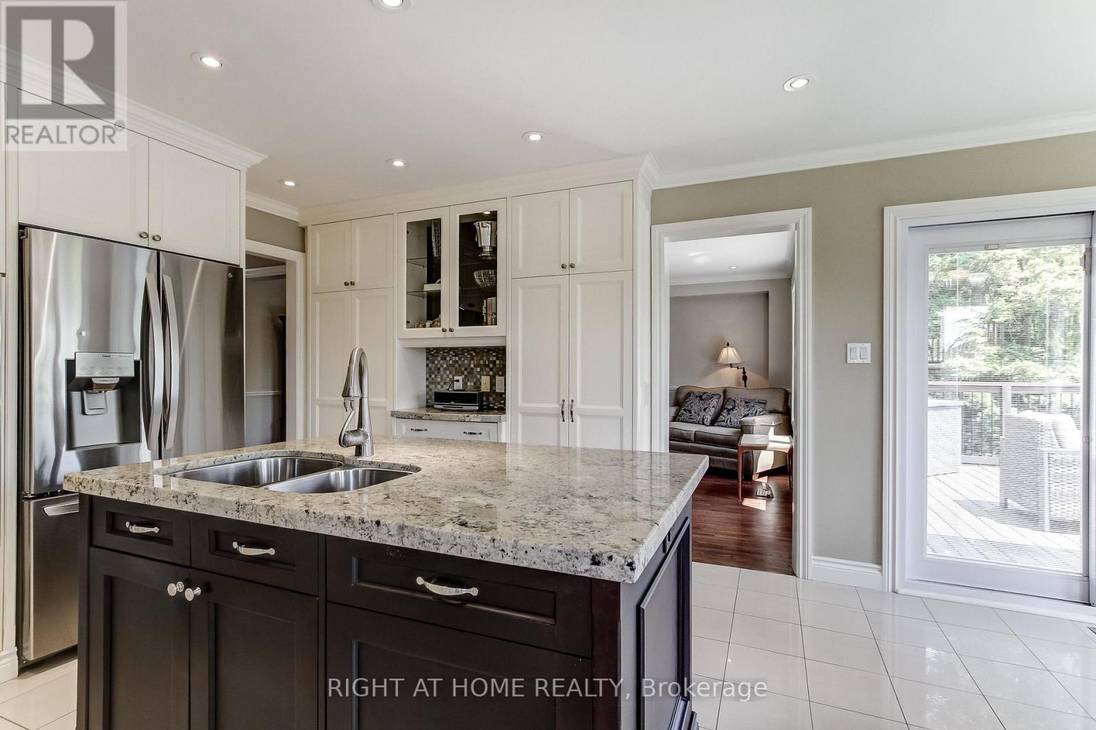 160 ROSSMULL CRESCENT - 18