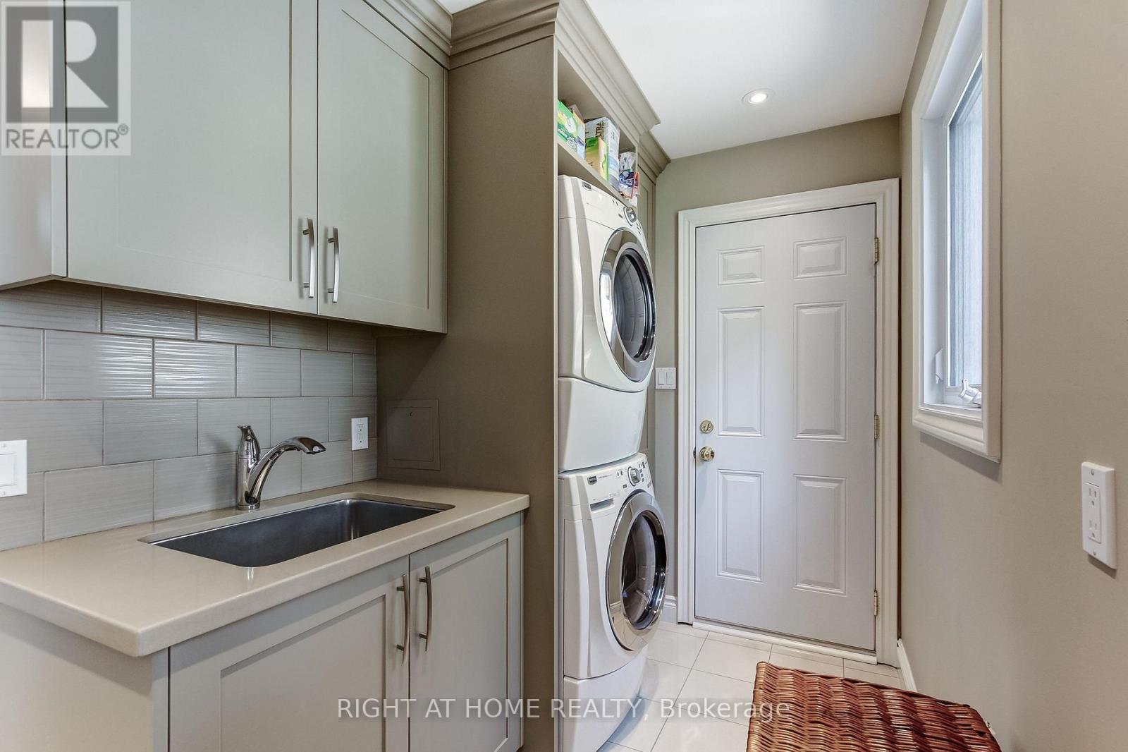 160 ROSSMULL CRESCENT - 25