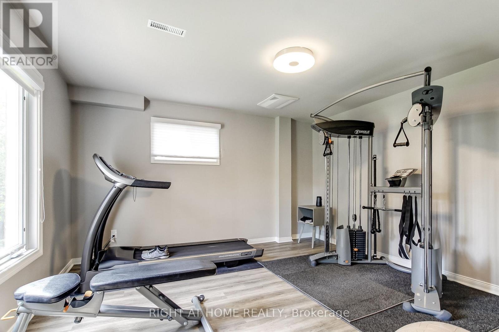 160 ROSSMULL CRESCENT - 45