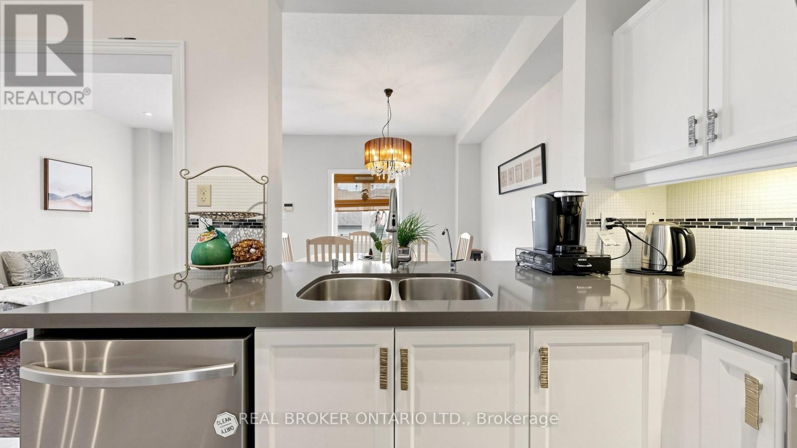 23 PIERA GARDENS - 5