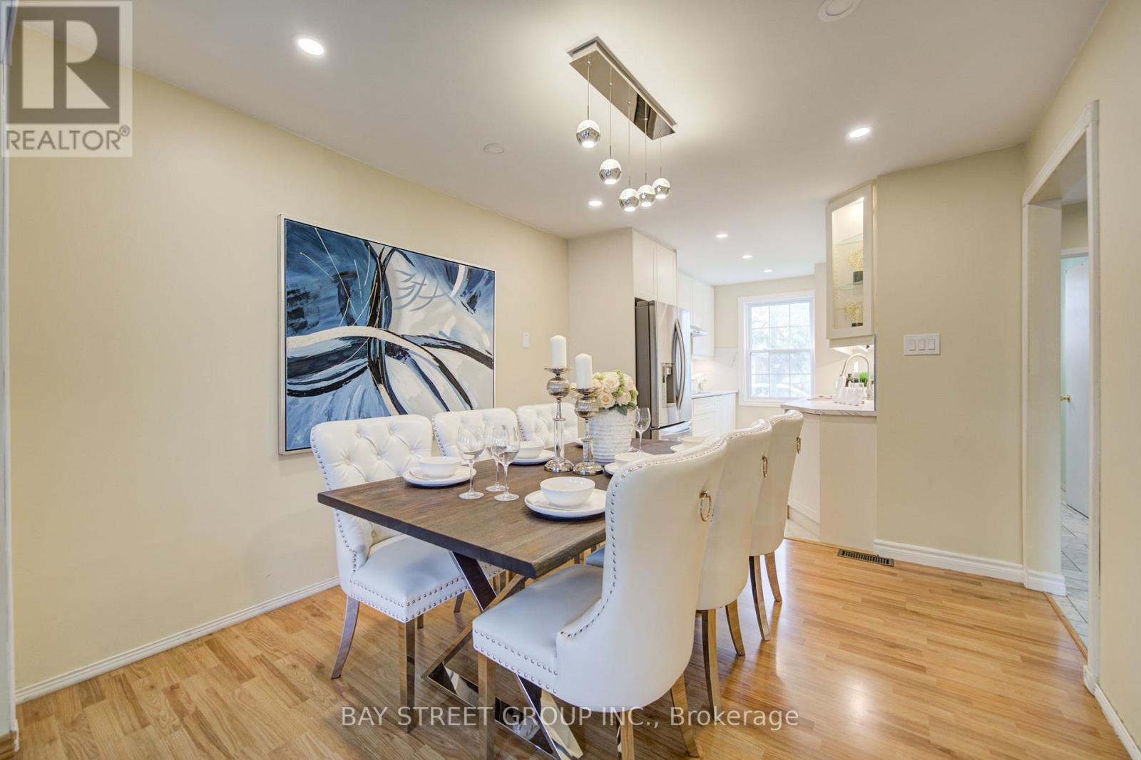 154 THOMS CRESCENT - 11
