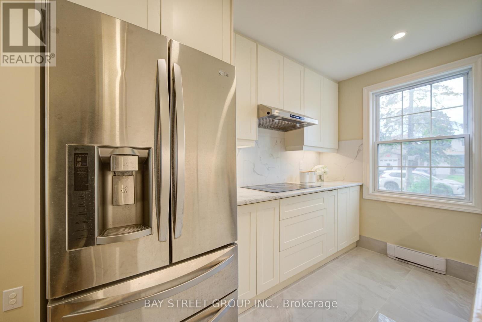 154 THOMS CRESCENT - 16