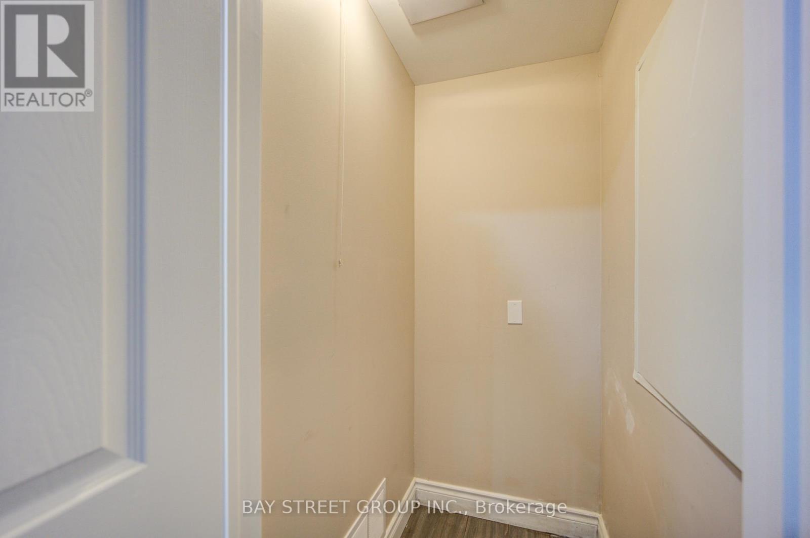 154 THOMS CRESCENT - 38