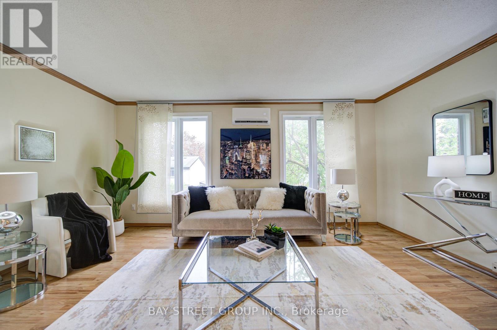 154 THOMS CRESCENT - 7
