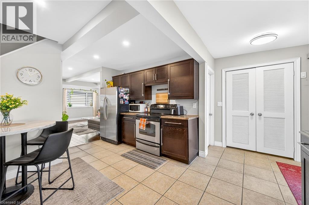 9 BAYSIDE Avenue - 11