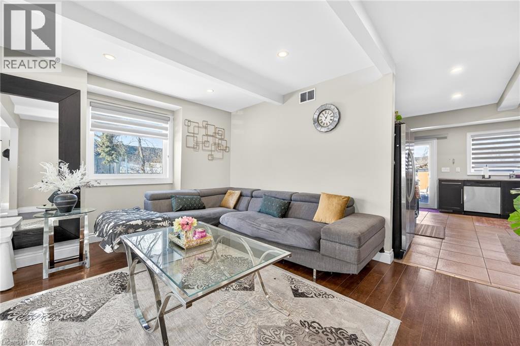 9 BAYSIDE Avenue - 7