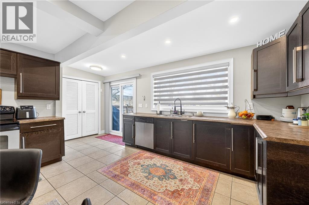 9 BAYSIDE Avenue - 10