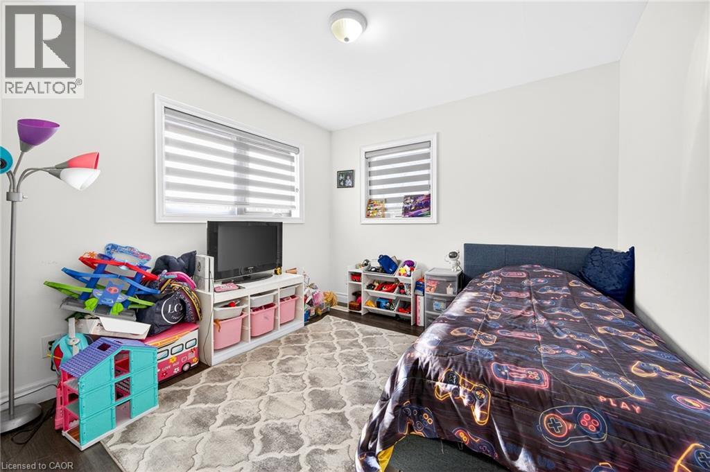 9 BAYSIDE Avenue - 21