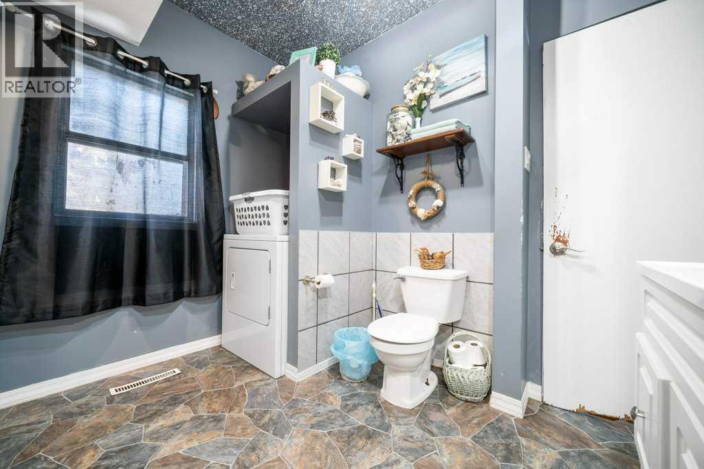 824 4 Street SE — photo 23
