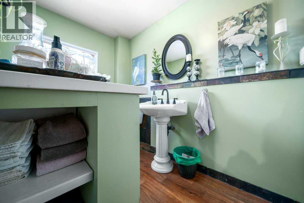 824 4 Street SE — photo 30