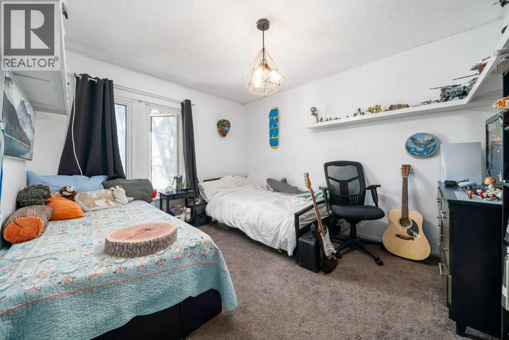 824 4 Street SE — photo 29
