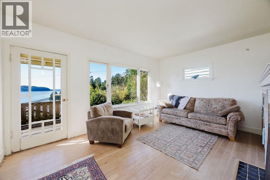 466 CENTRAL AVENUE, Gibsons