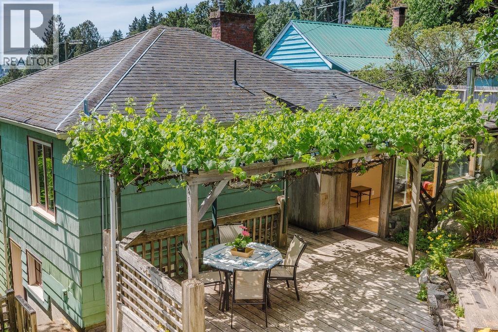 466 CENTRAL AVENUE, Gibsons