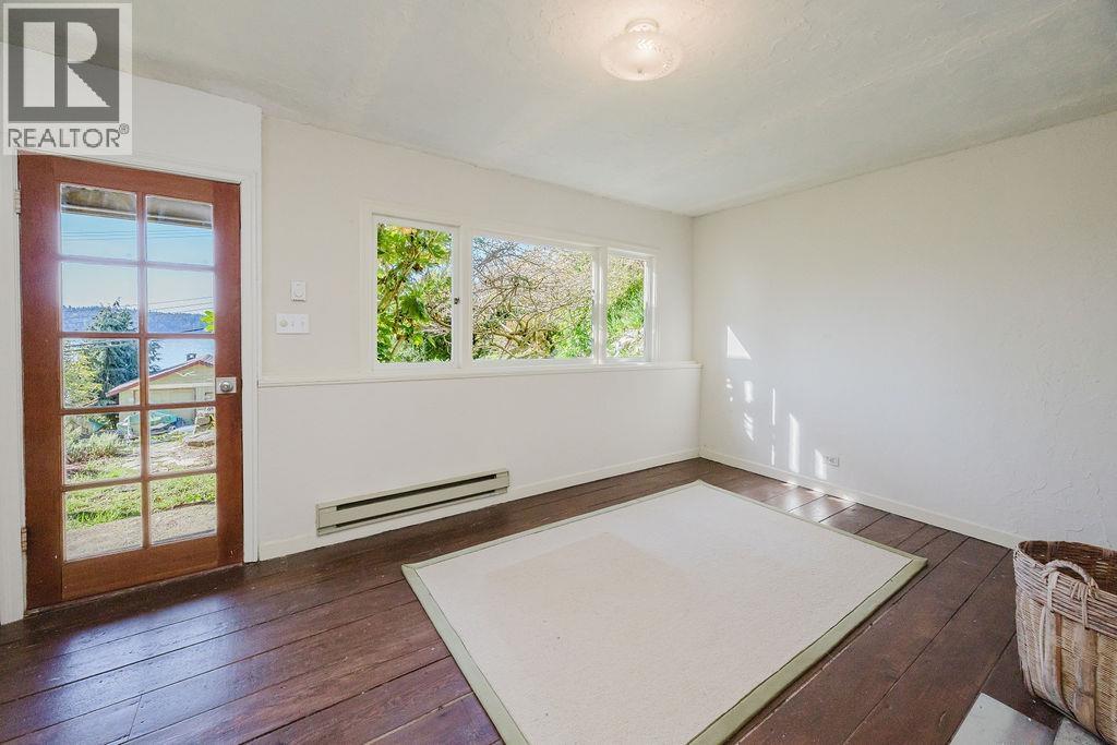 466 CENTRAL AVENUE, Gibsons