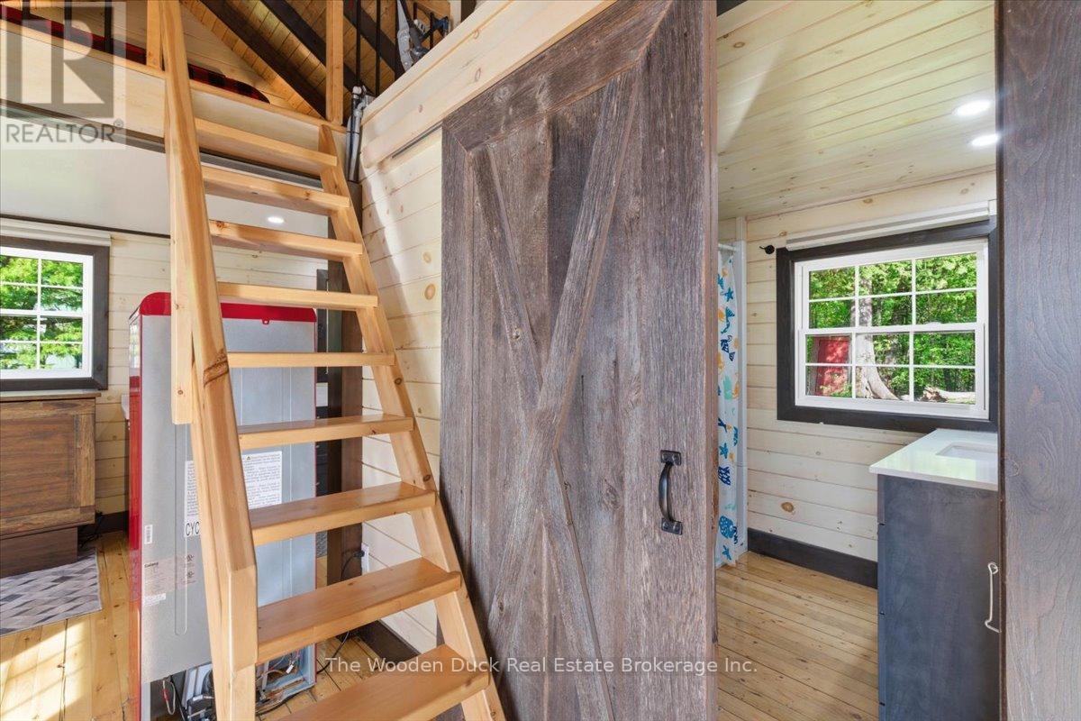 90B BLAKELY LANE - 25