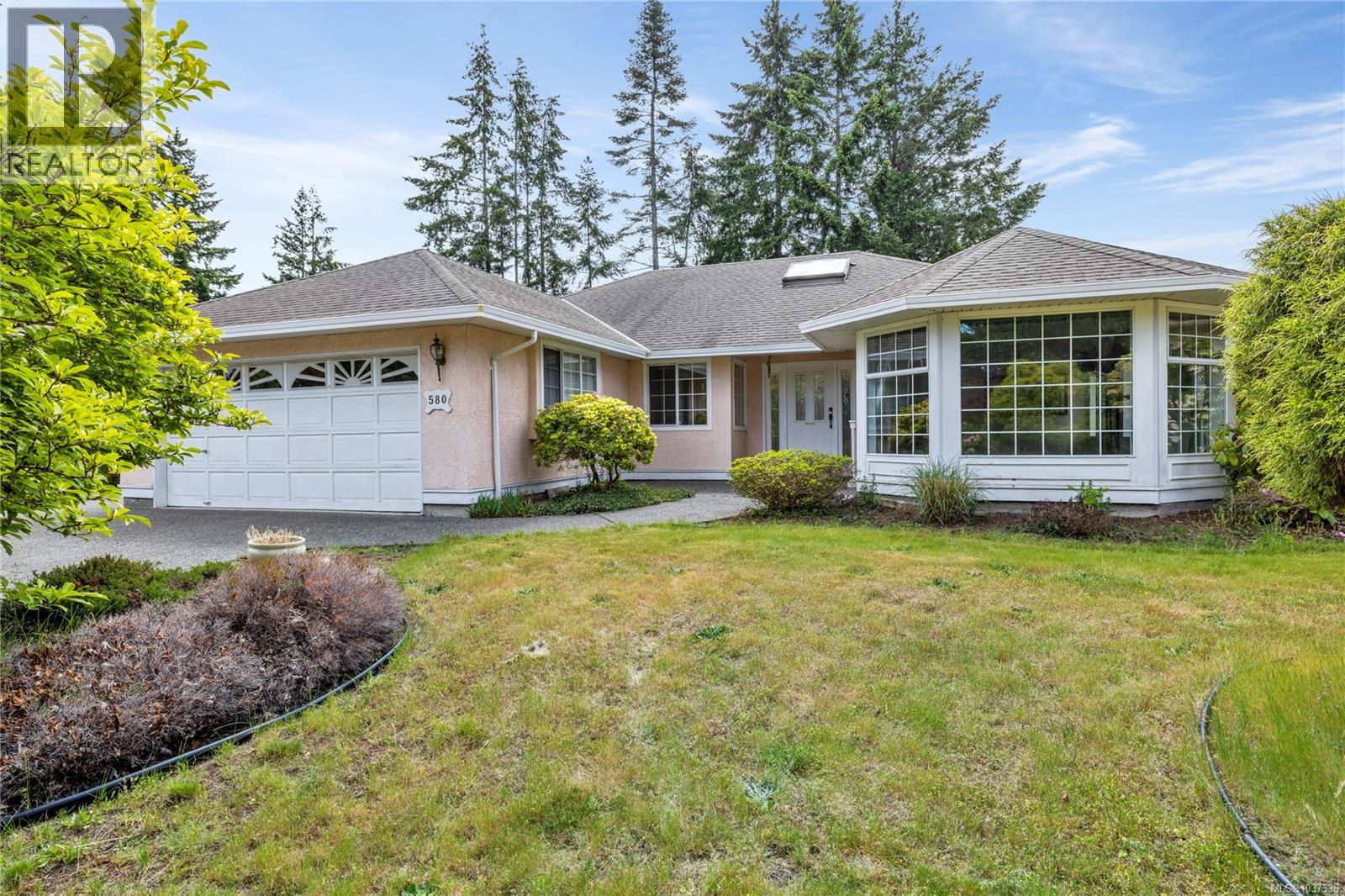 580 Dogwood Rd, Qualicum Beach