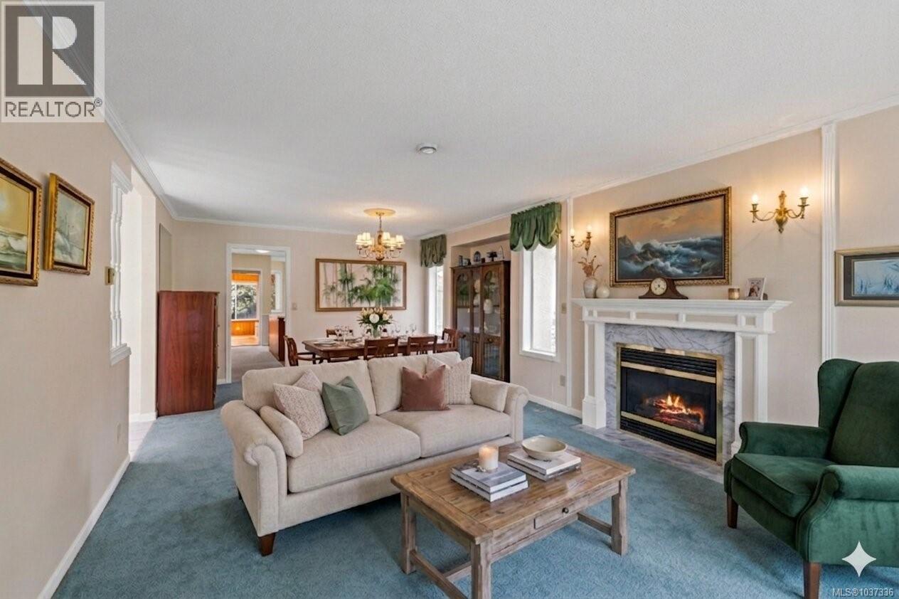 580 Dogwood Rd, Qualicum Beach