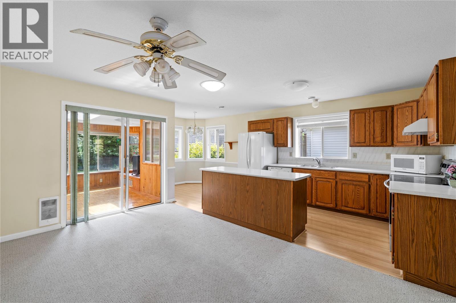 580 Dogwood Rd, Qualicum Beach