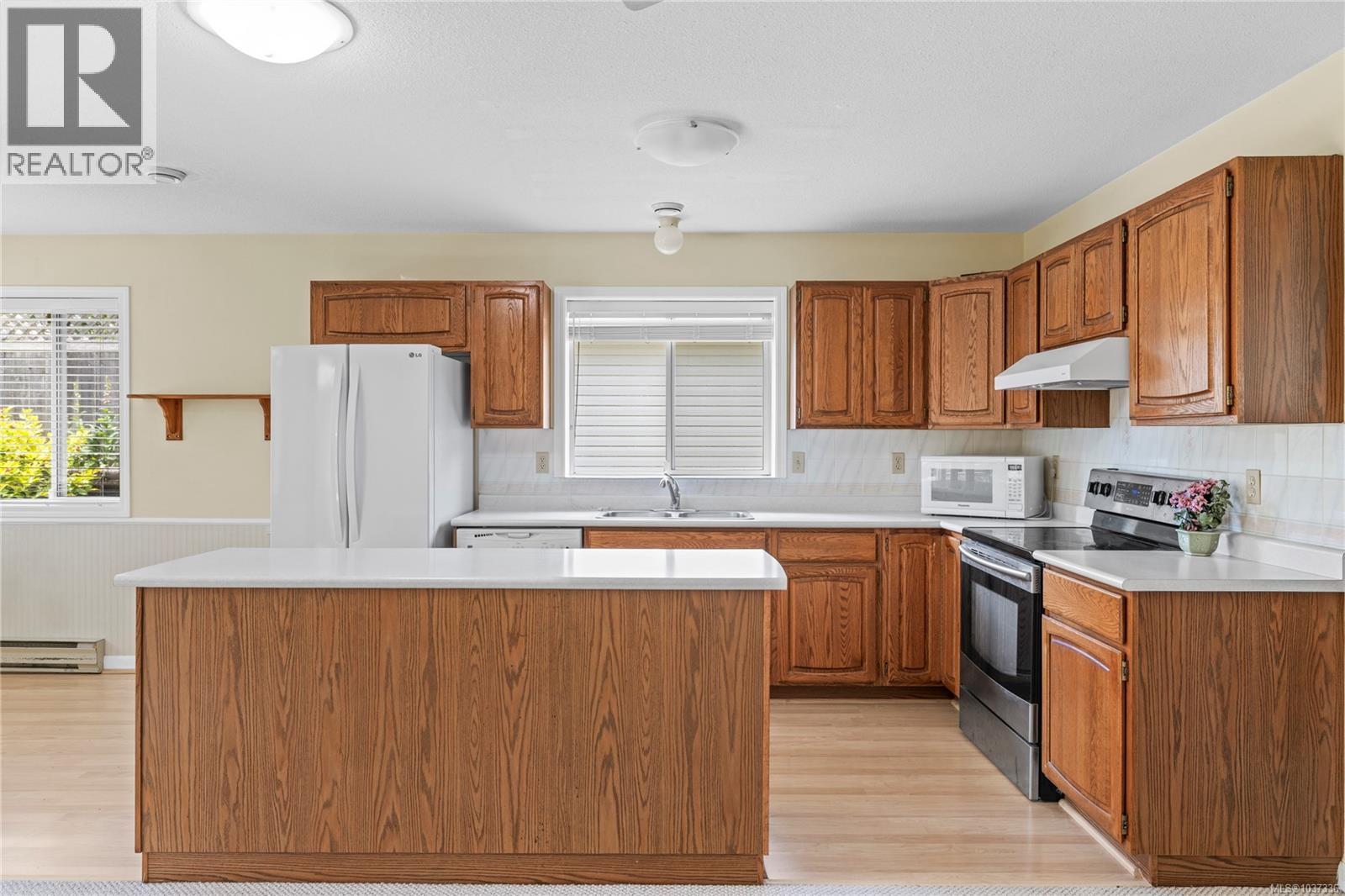 580 Dogwood Rd, Qualicum Beach
