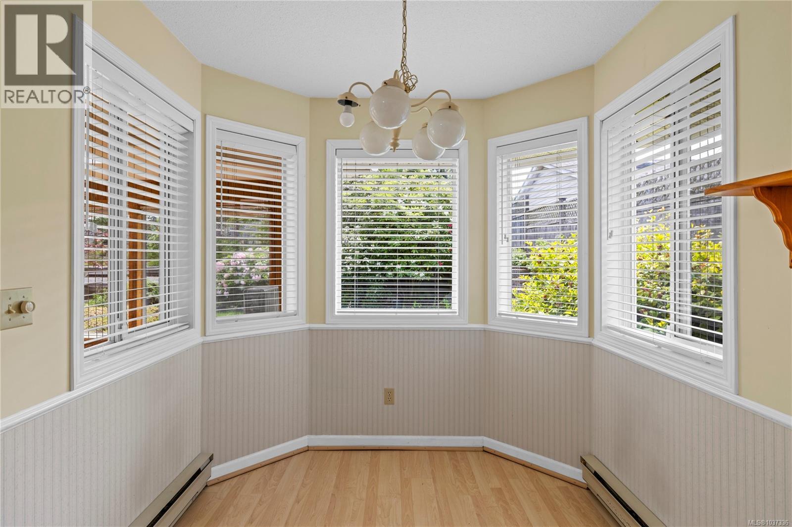 580 Dogwood Rd, Qualicum Beach