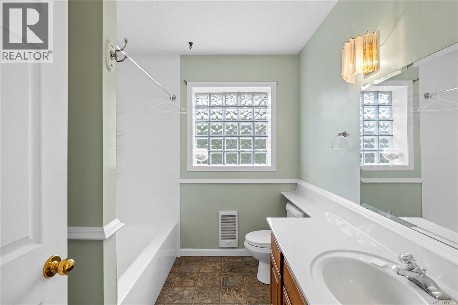 580 Dogwood Rd - 33