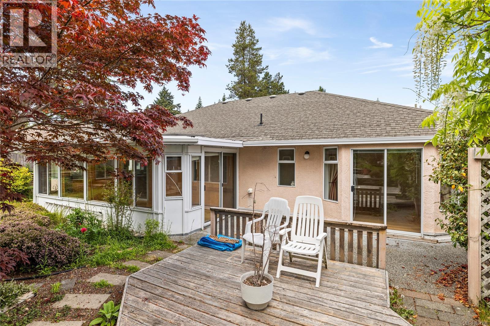580 Dogwood Rd, Qualicum Beach
