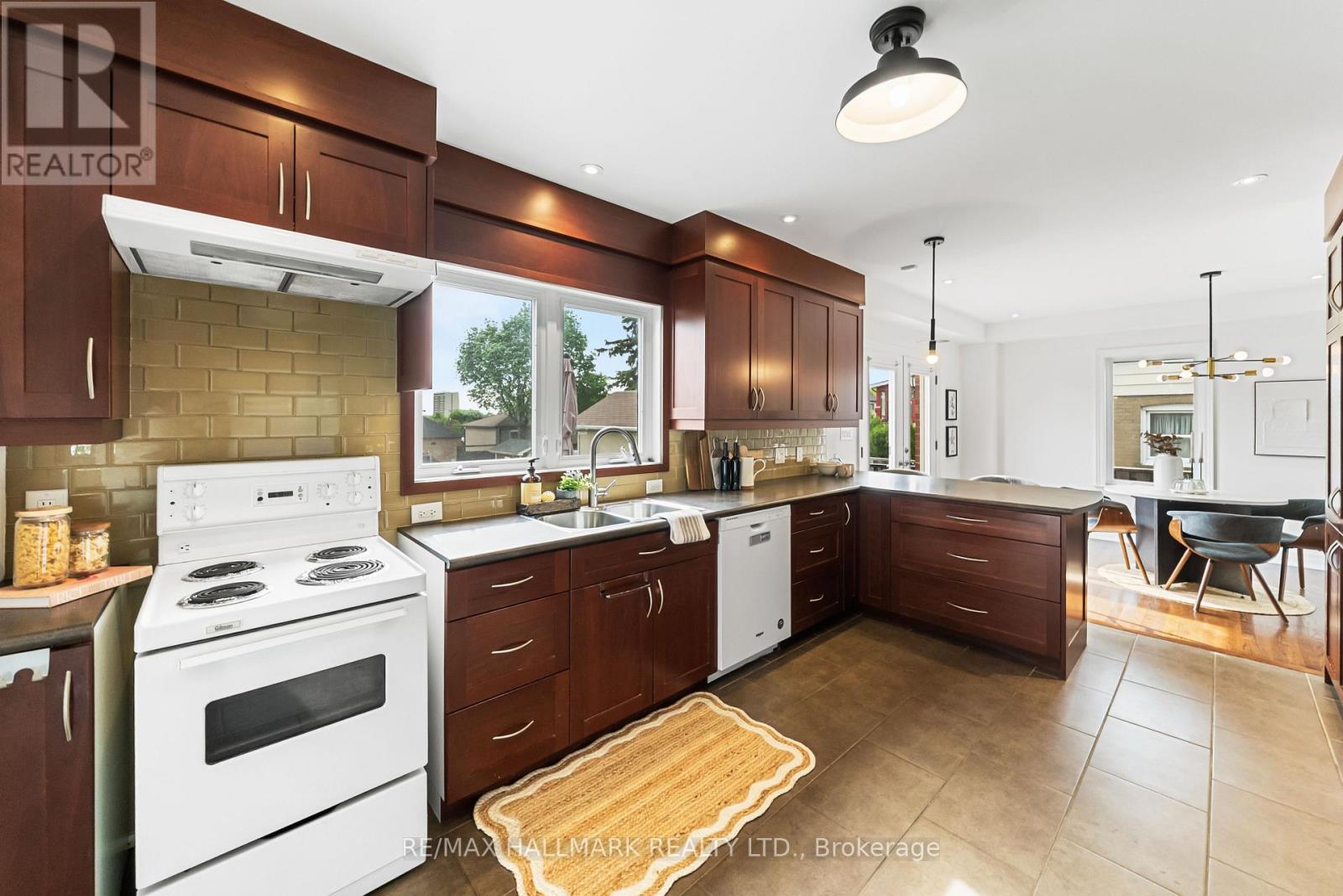 108 LEXFIELD AVENUE - 15