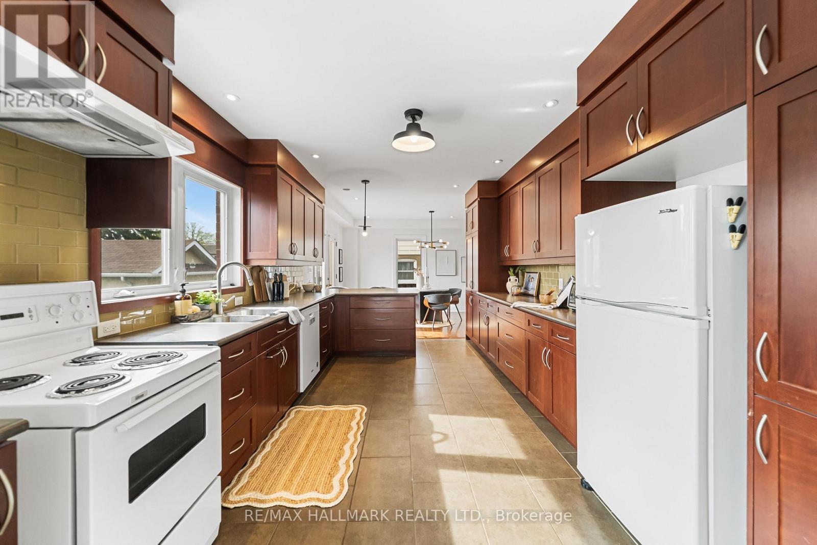 108 LEXFIELD AVENUE - 16