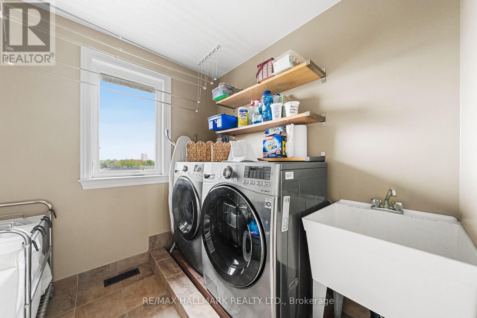 108 LEXFIELD AVENUE - 29