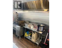 8a - 2558 Finch Avenue W, Toronto, ON M9M2G3 Photo 9
