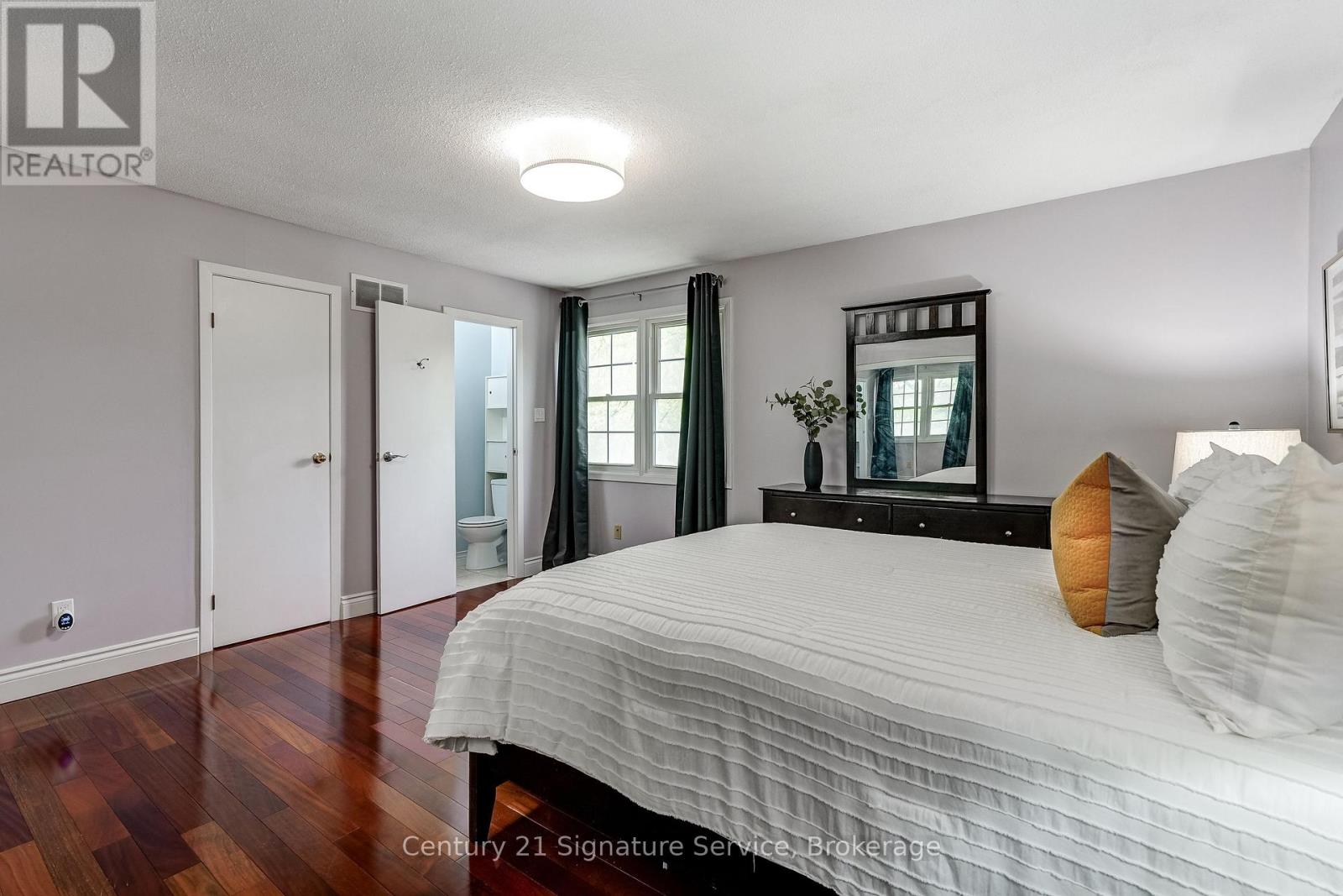 #54 1951 RATHBURN ROAD E - 17