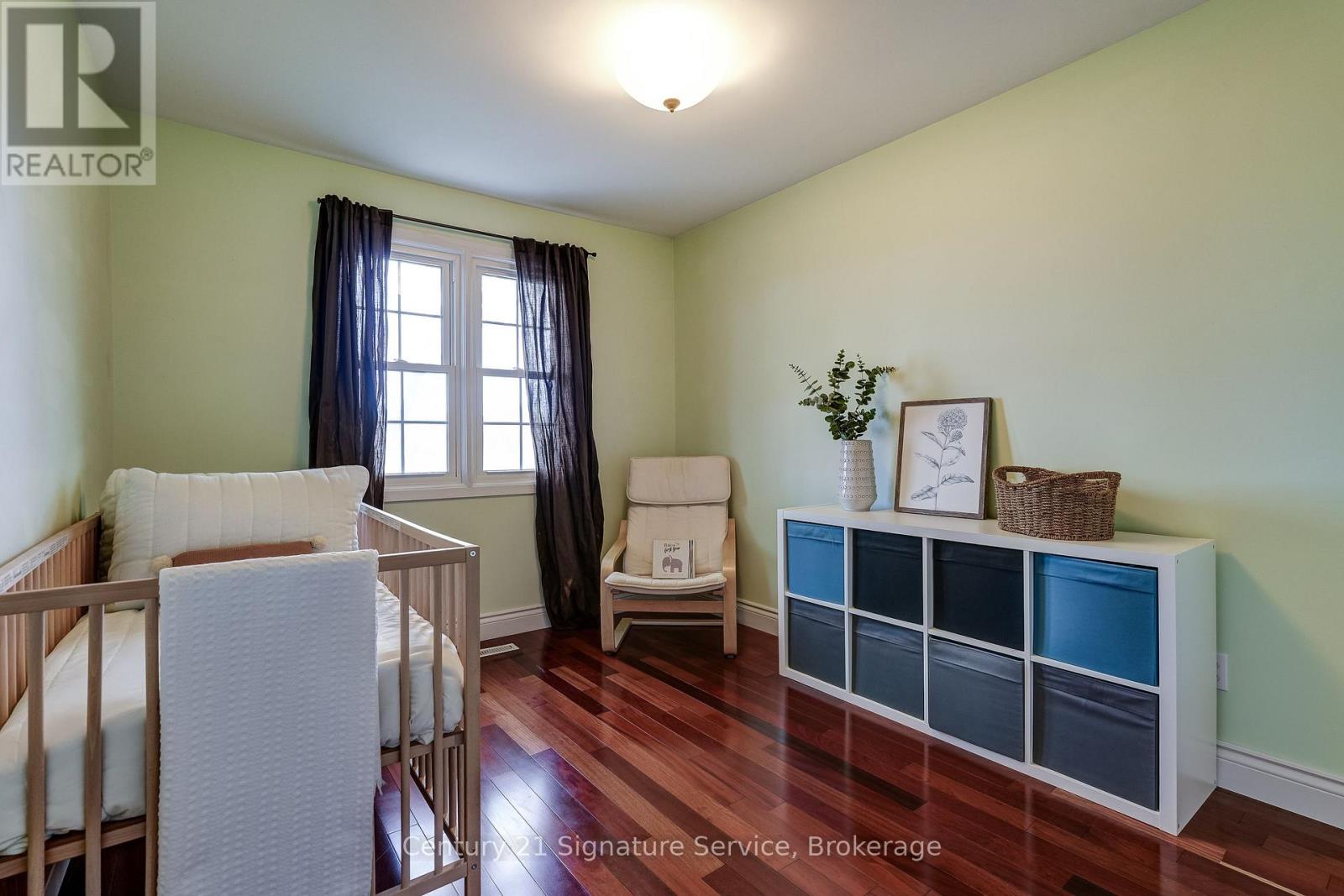 #54 1951 RATHBURN ROAD E - 21