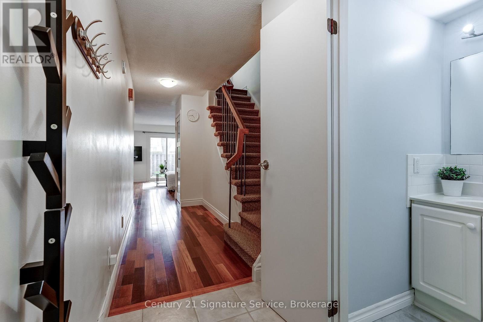 #54 1951 RATHBURN ROAD E - 5