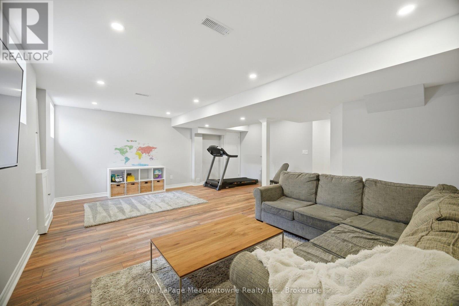 1518 CLITHEROW STREET - 35