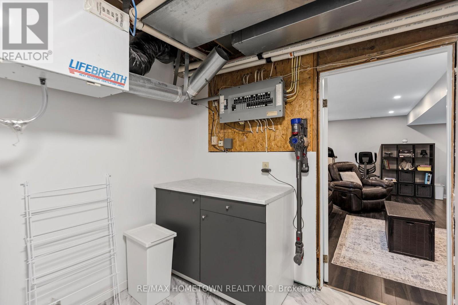1018 MONTROSE STREET - 33