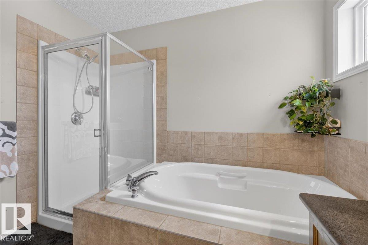 7704 16 AV SW - 17