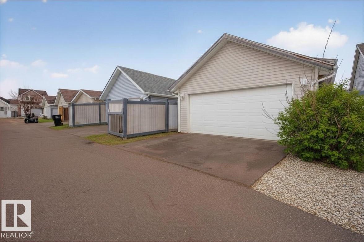7704 16 AV SW - 35