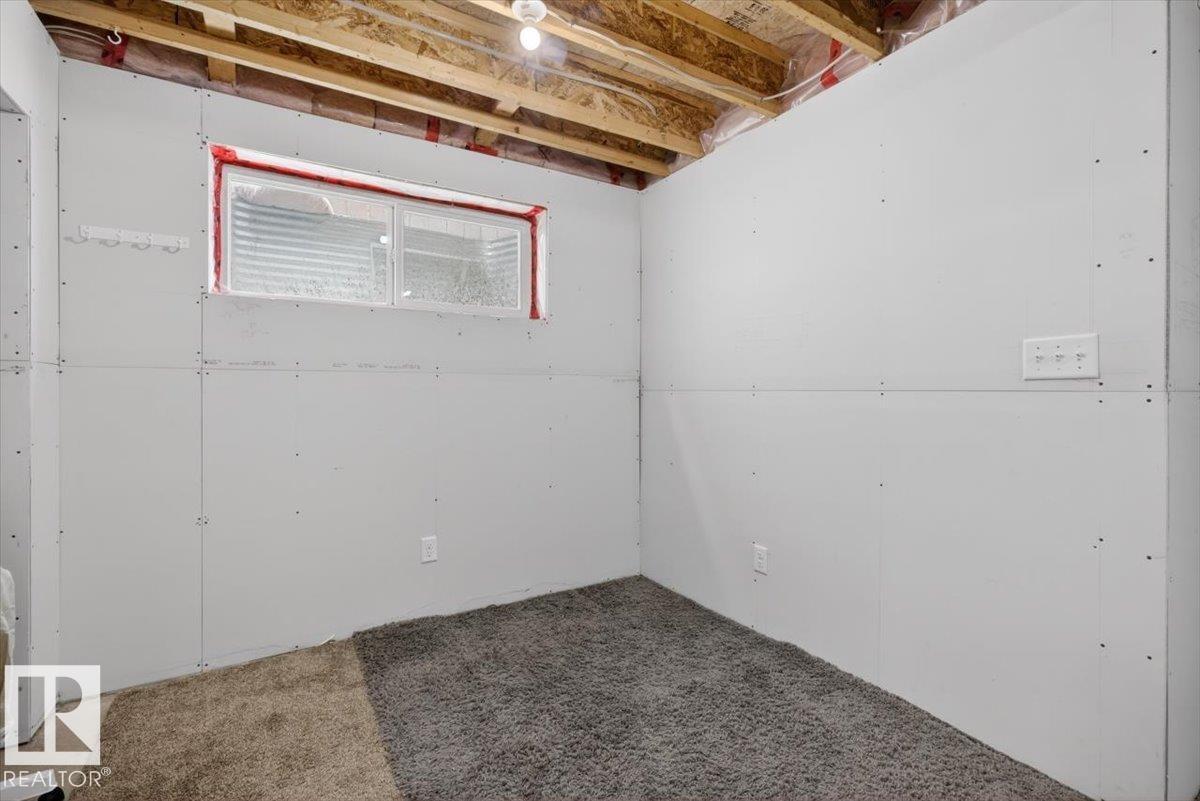 7704 16 AV SW - 29