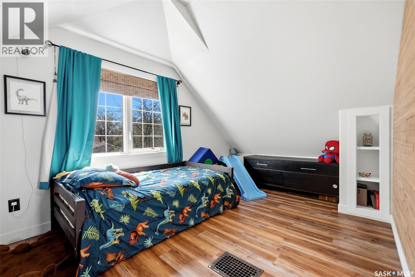 2803 McTavish STREET - 19