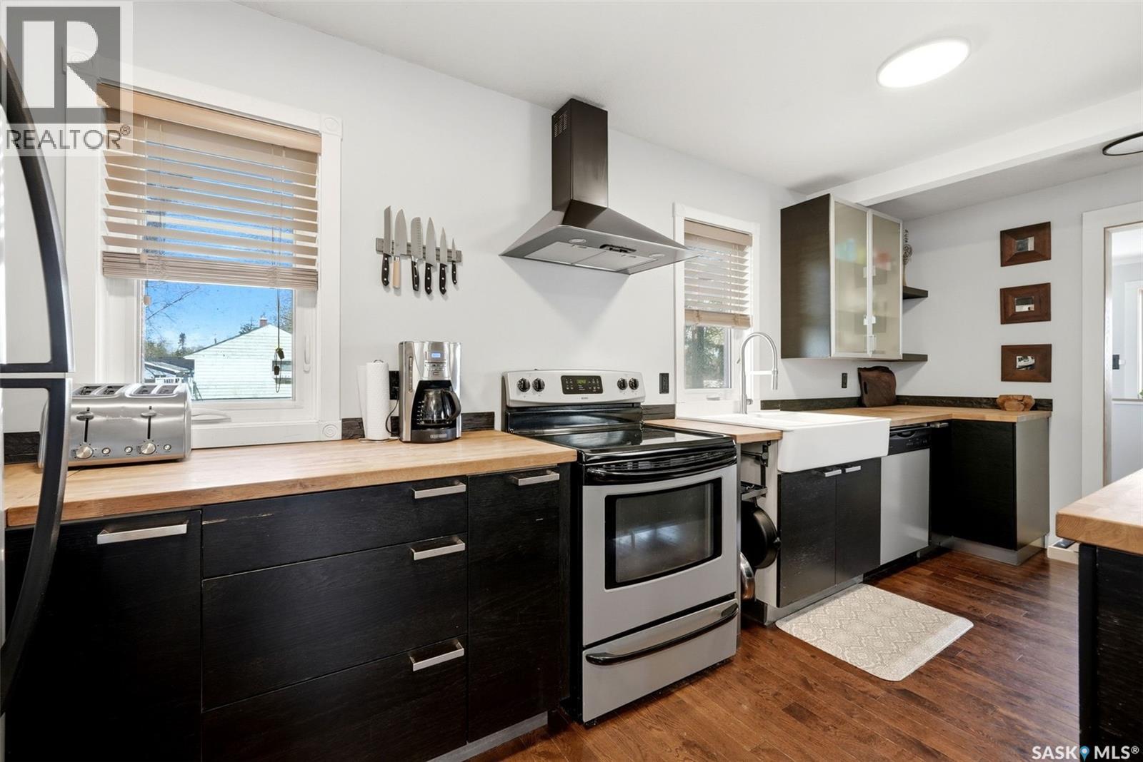 2803 McTavish STREET - 11