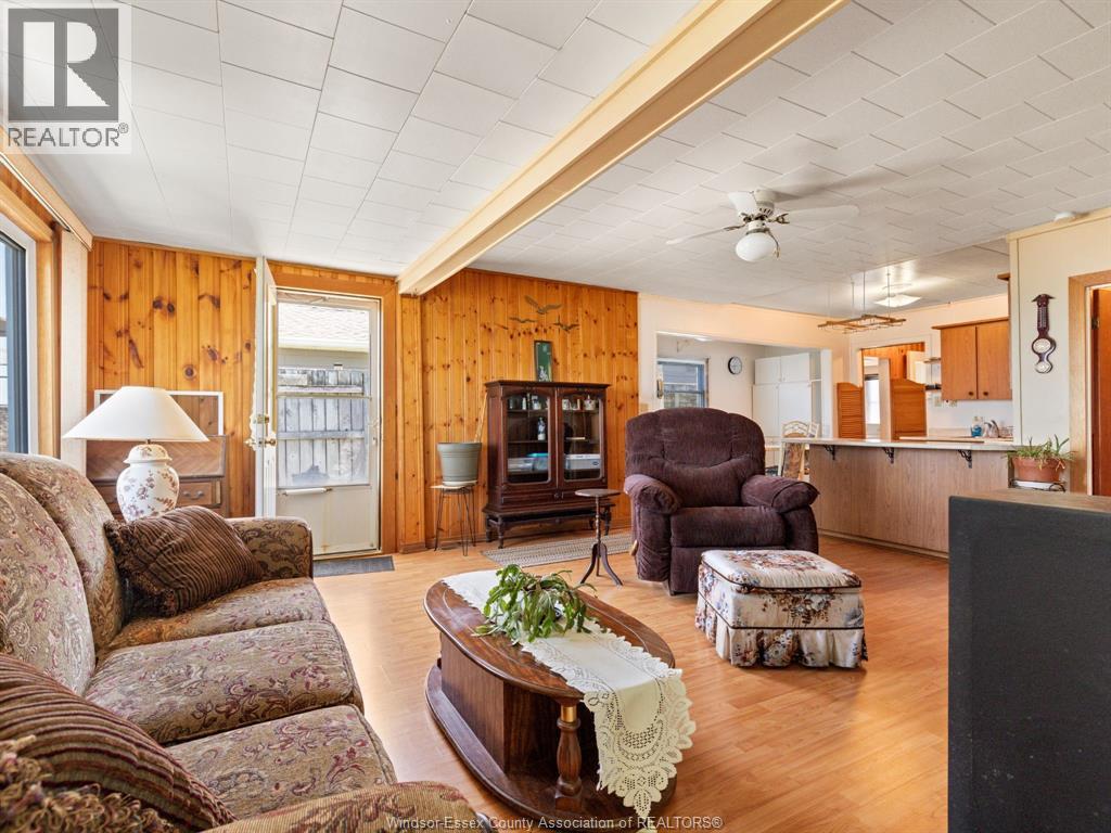 1640 CAILLE AVENUE, Lakeshore, Ontario, N8R2C4 — Photo 2