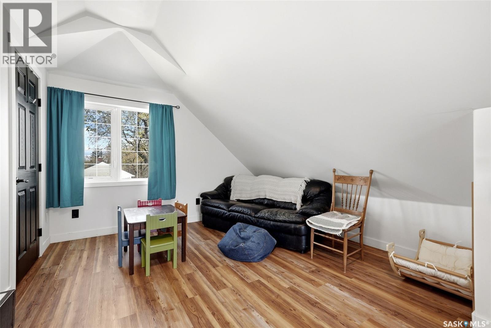 2803 McTavish STREET - 17
