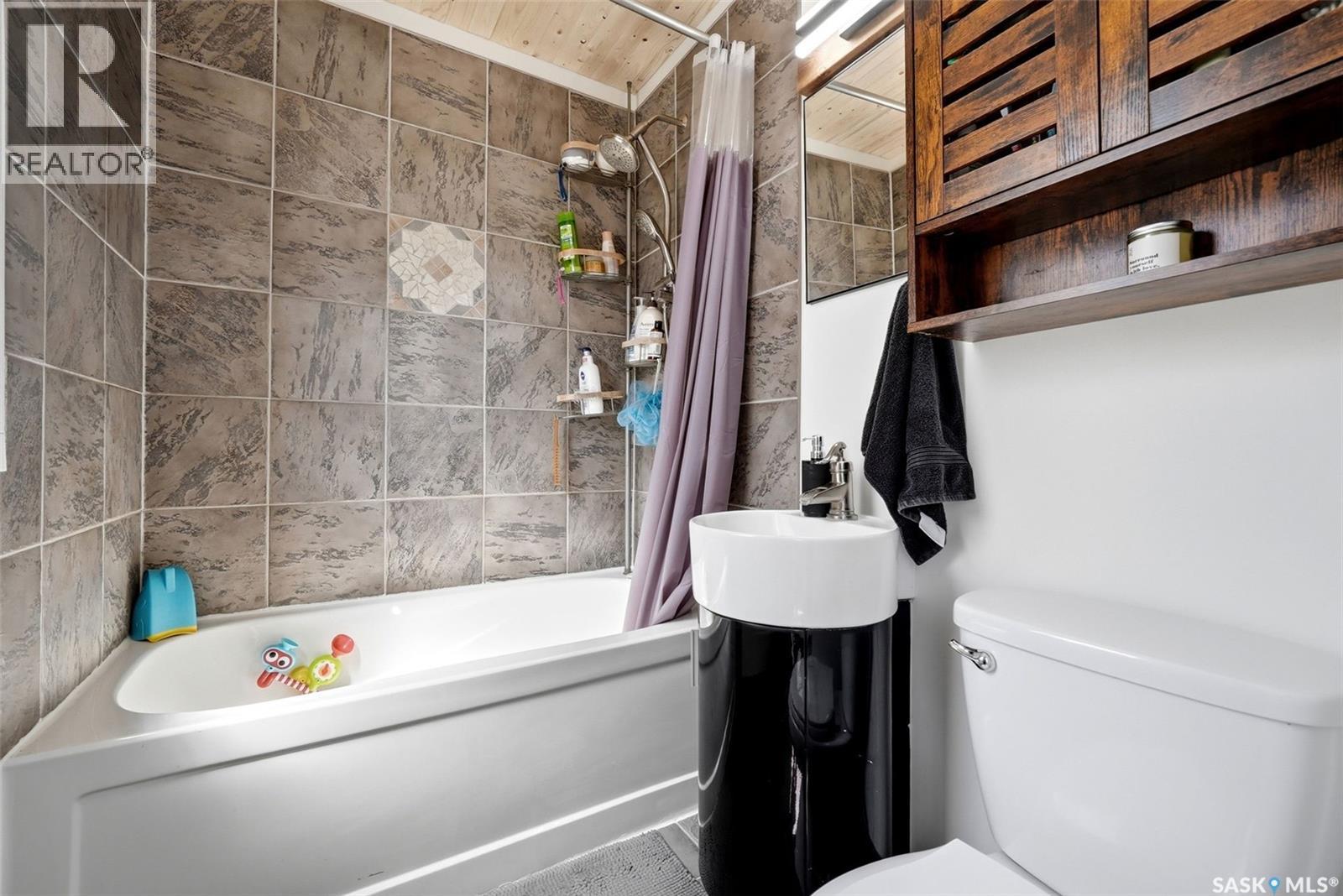 2803 McTavish STREET - 15