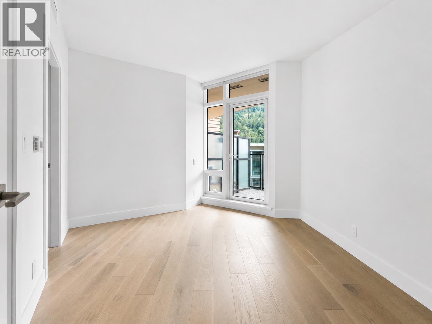 405 6687 NELSON AVENUE, West Vancouver