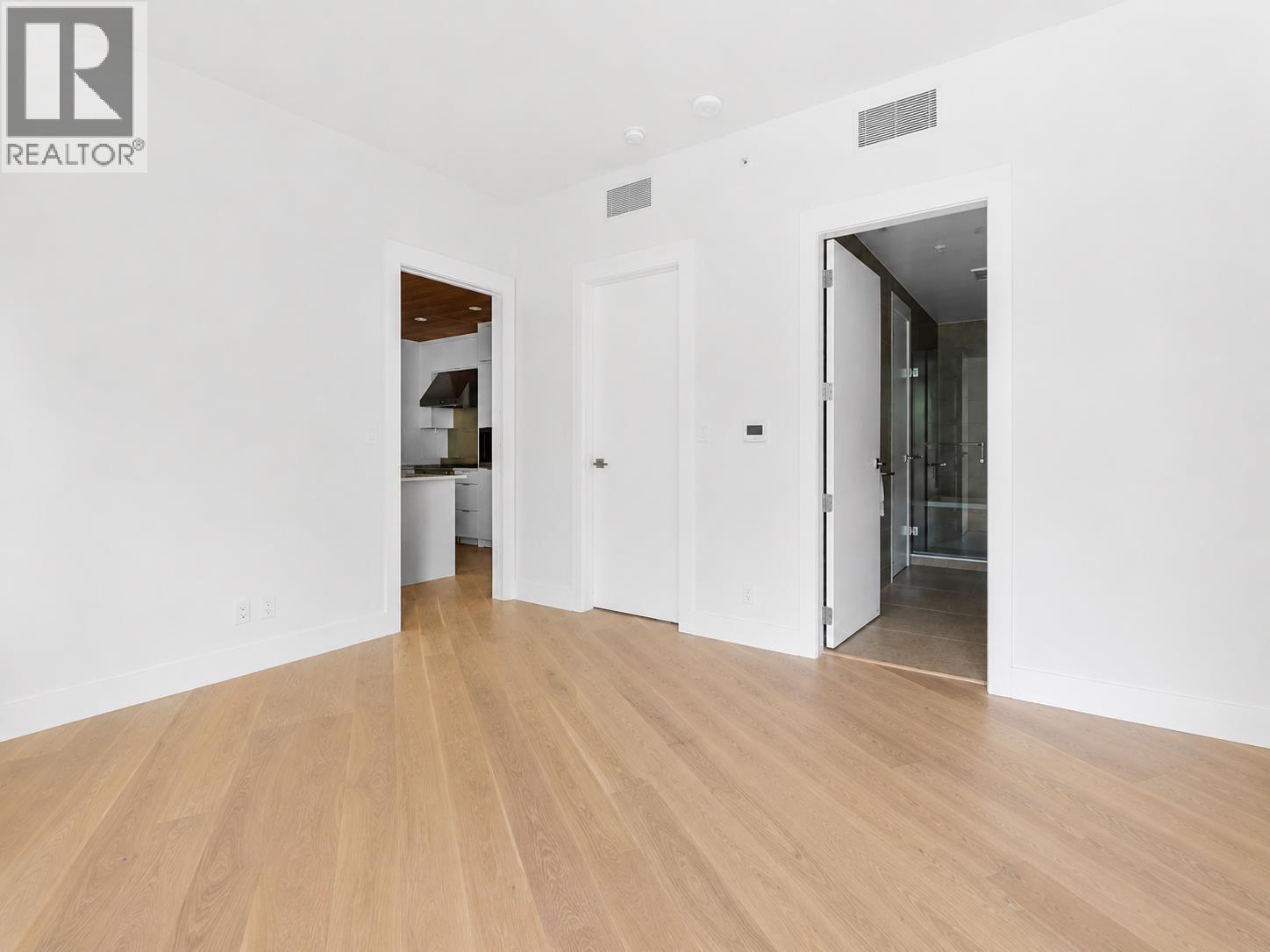 405 6687 NELSON AVENUE, West Vancouver