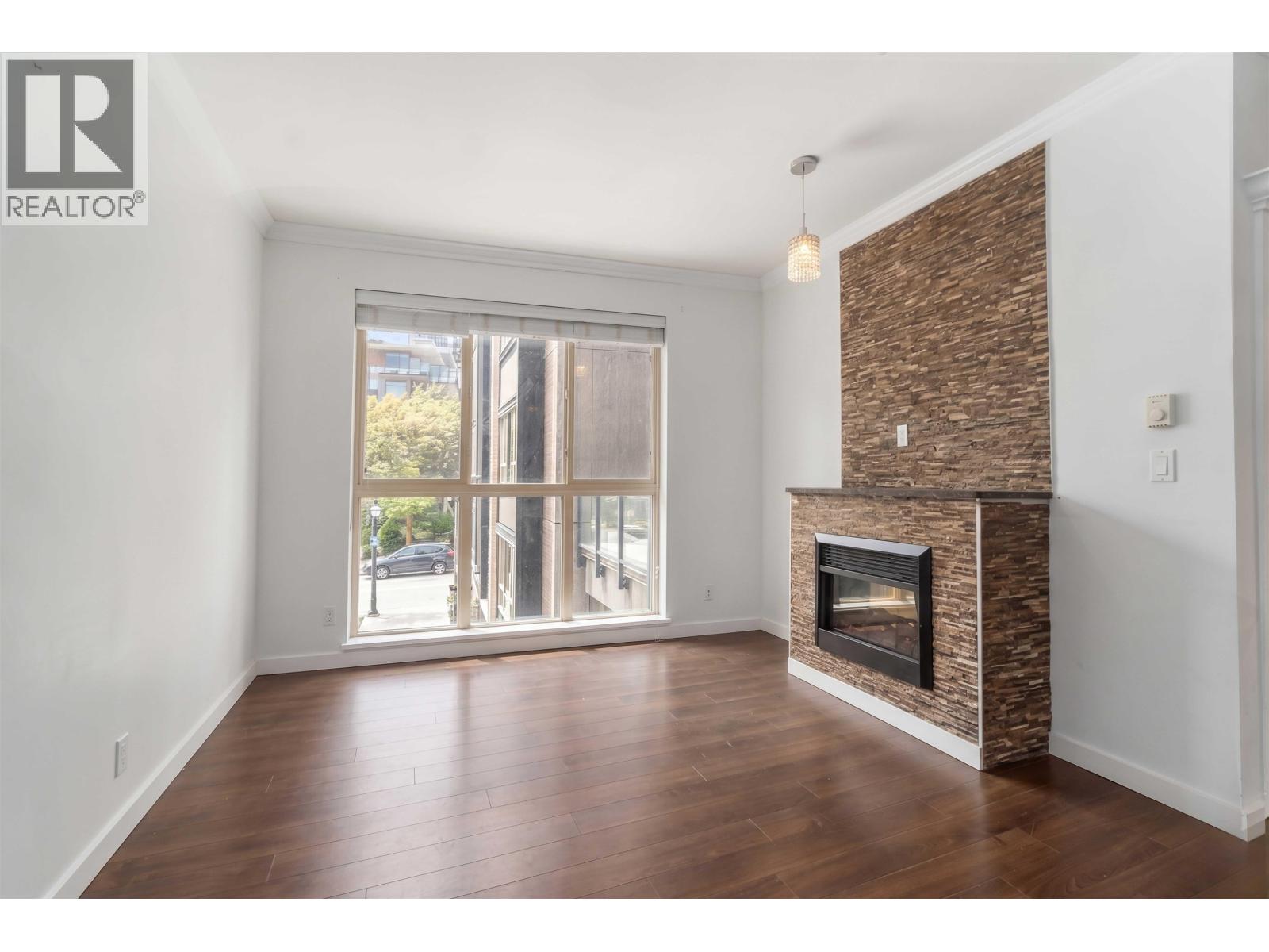220 225 FRANCIS WAY — photo 5