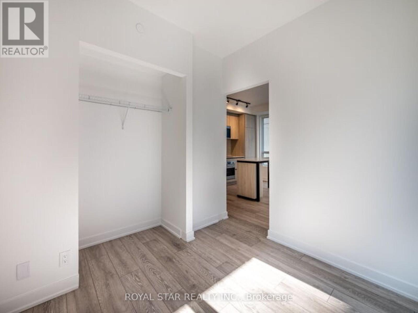 #518 108 PETER STREET - 16