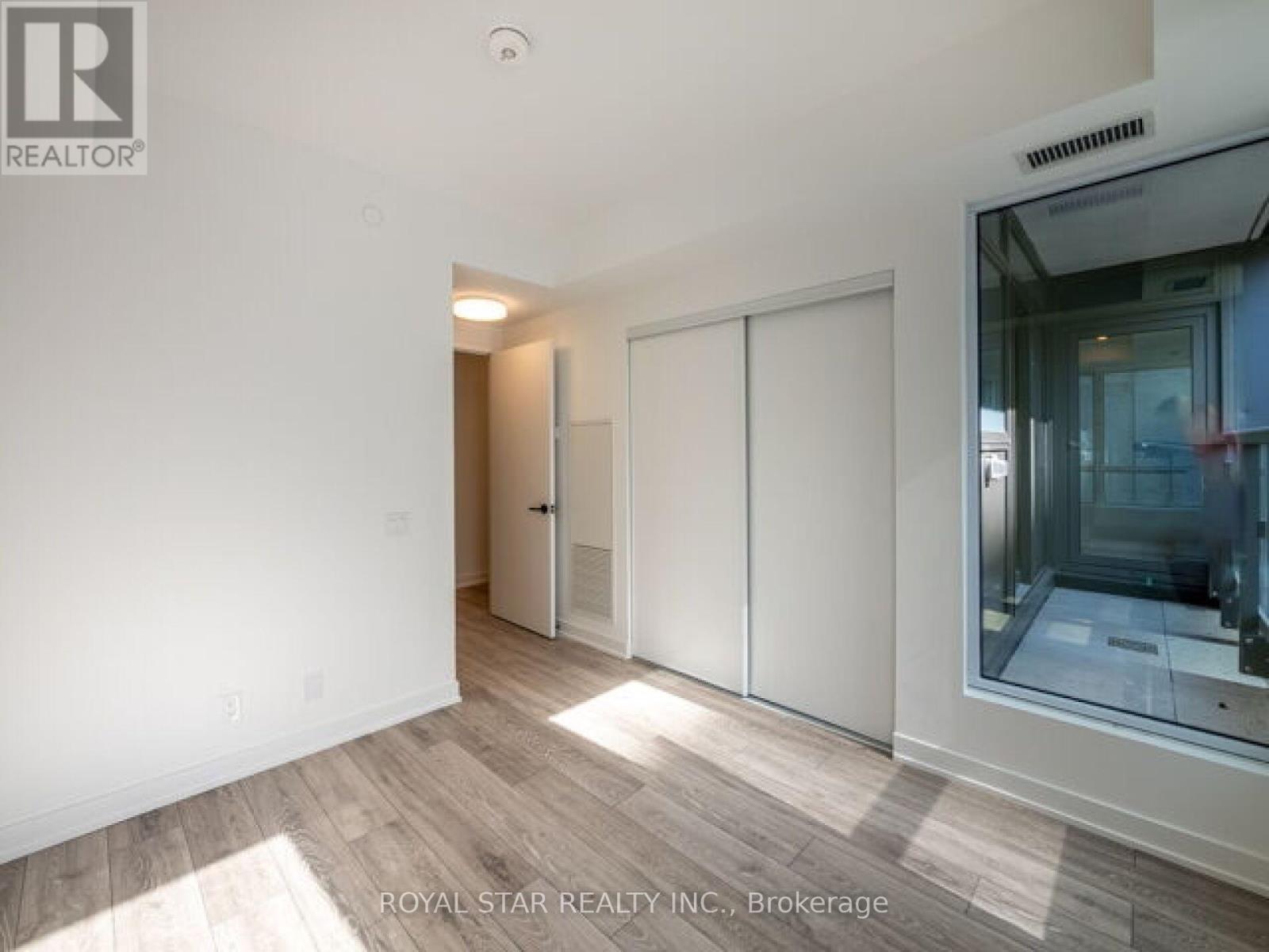 #518 108 PETER STREET - 26