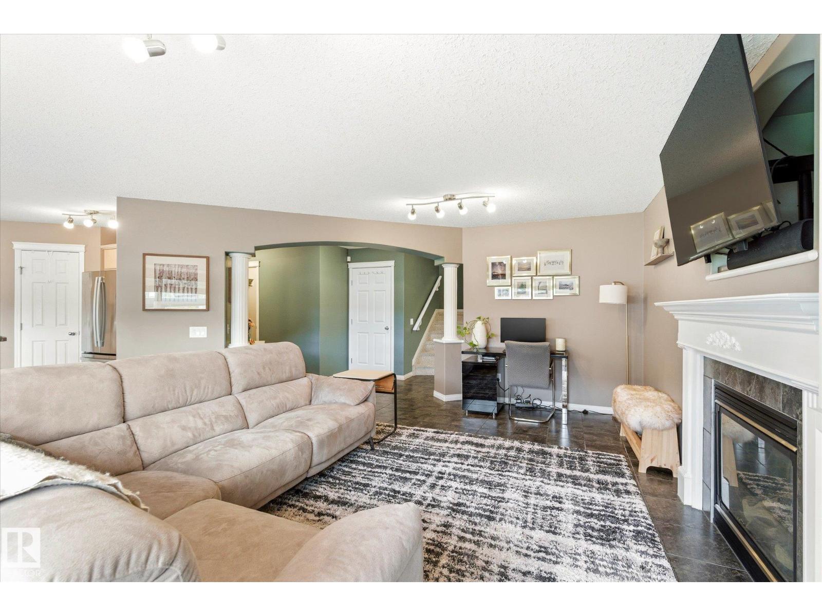 16308 49 ST NW - 10