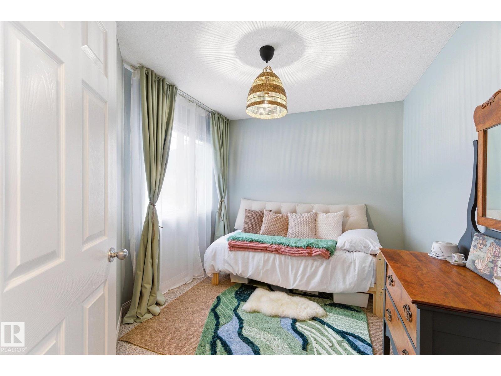 16308 49 ST NW - 32